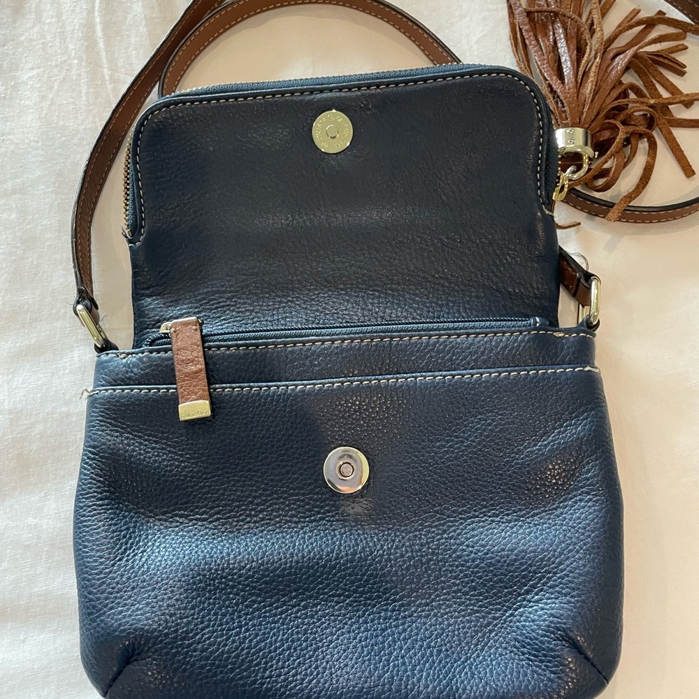 Leather Calvin Klein Navy Crossbody Bag. Brown Leather Strap & Gold Hardware. - Picture 4 of 12